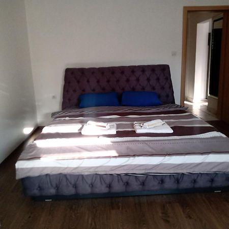 Central Lux Apartment Szkopje Kültér fotó